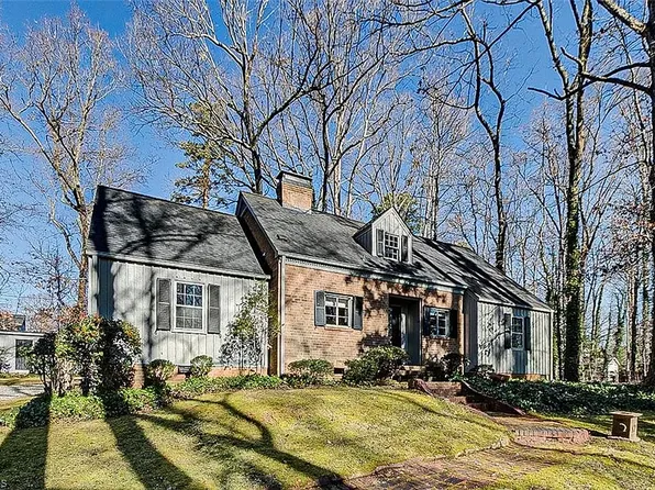 1402 Roanoke Dr, Greensboro, NC 27408