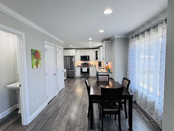 3rd image of 5714 Autumn Creek Dr