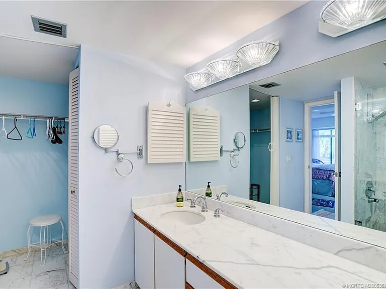 233 NE Edgewater Dr #204 — Photo 36