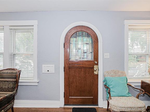 5th image of 6425 Lindenwood Pl