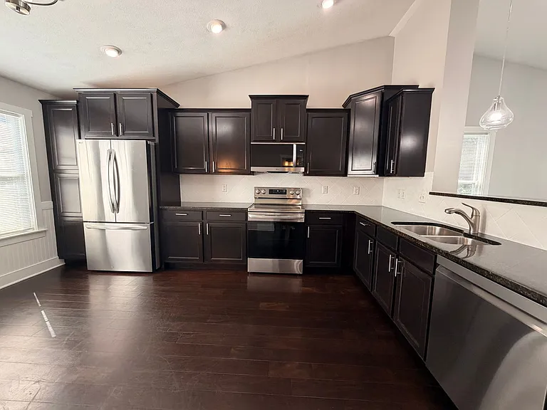 1627 Hamlet Dr SE — Photo 4