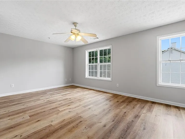 5072 Leeshire Trce — Photo 11
