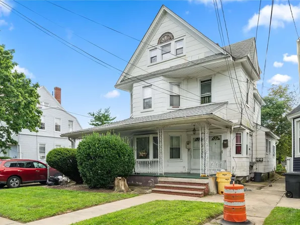 1031 Dickens St, Far Rockaway, NY 11691
