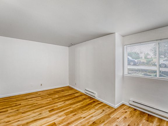 4th image of 1140 Edmonds Ave NE Unit 306