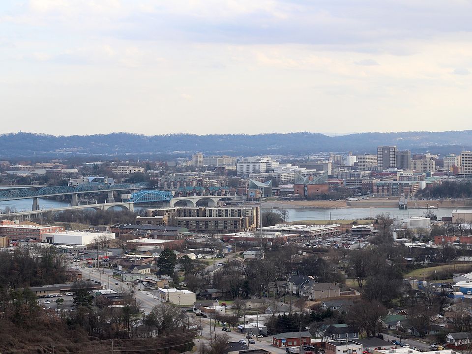 Beautiful city and mountain views from your patio