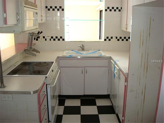 3rd image of 2557 Mulberry Dr S