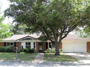 197 E Louella Dr, Hurst, TX 76054