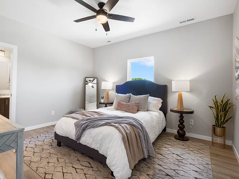740 E Vivian Street — Photo 17