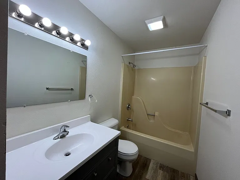 2720 Washington Ave — Photo 13