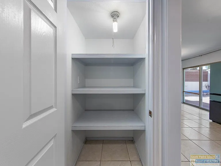 221 E Adams St — Photo 14