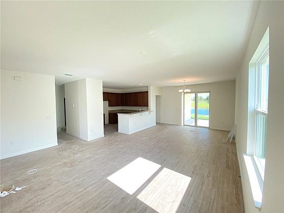 5th image of 8492 Laguna Cir