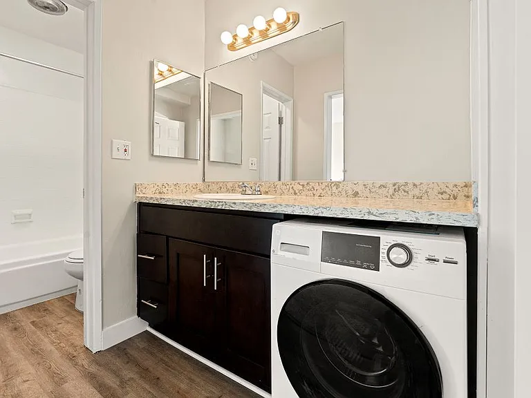 Riverside Villa Apartments — Photo 7