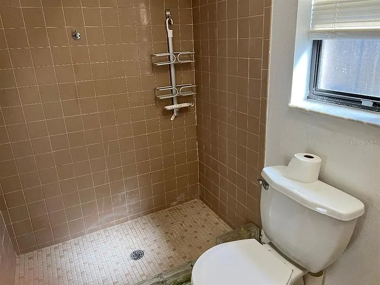 200 Arbor Dr W — Photo 42
