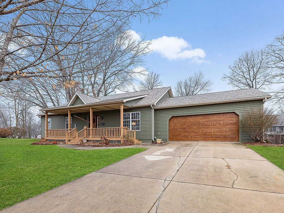 1st image of 210 Hackberry Dr