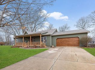 210 Hackberry Dr, Mishawaka, IN 46544