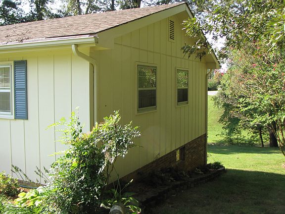 3rd image of 214 Pinecrest Dr