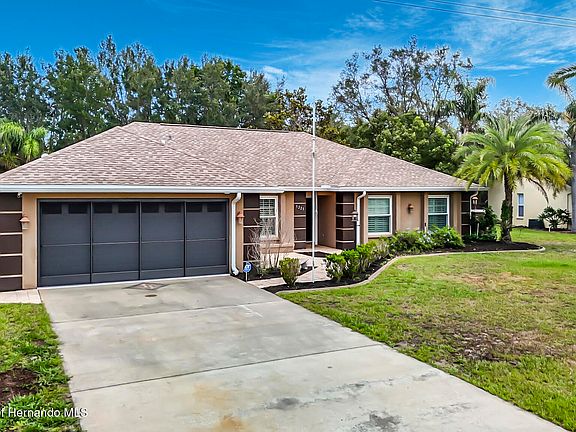 4th image of 5223 Hamlet Cir