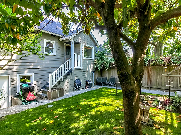 7655 Latona Ave NE — Photo 31
