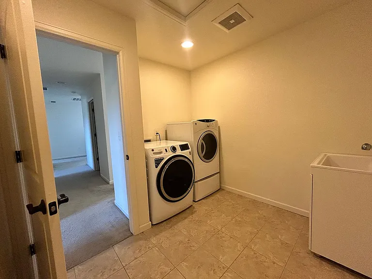 502 W 169th Pl — Photo 38