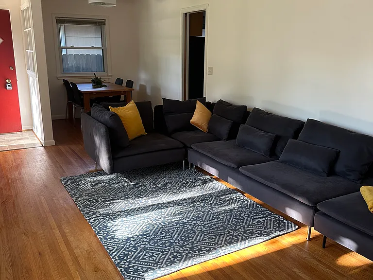 2421 Decatur Ave S — Photo 5