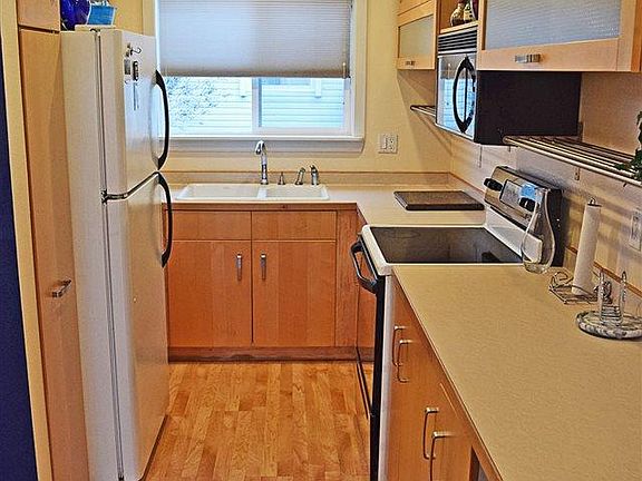 3rd image of 1010 S 5th St APT 1