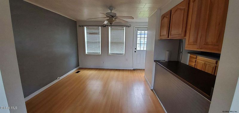 4th image of 437 1st Avenue