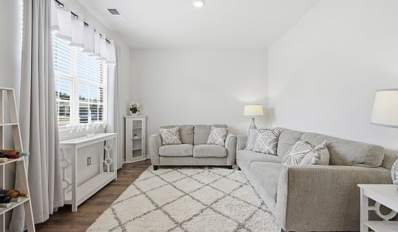 4th image of 437 Lauren Ln