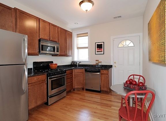 4th image of 4012 N Albany Ave #A-2