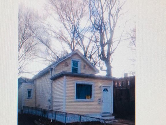 3rd image of 180 Carlisle St