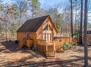 332 Lakeview Dr, Bracey, VA 23919