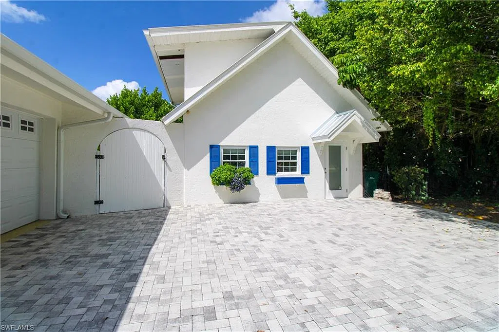 1 bed, 1.5 bath, 900 sqft, $6,500 — Photo 1
