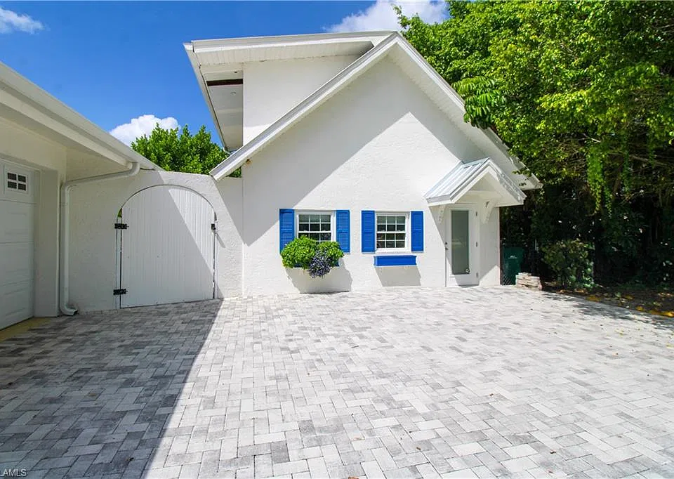 10805 Winterview Dr