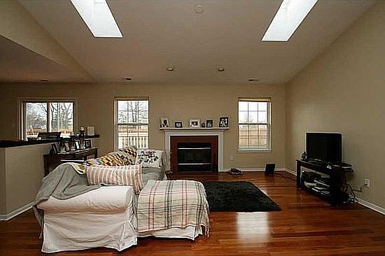 2nd image of 4371 Arlington Cir