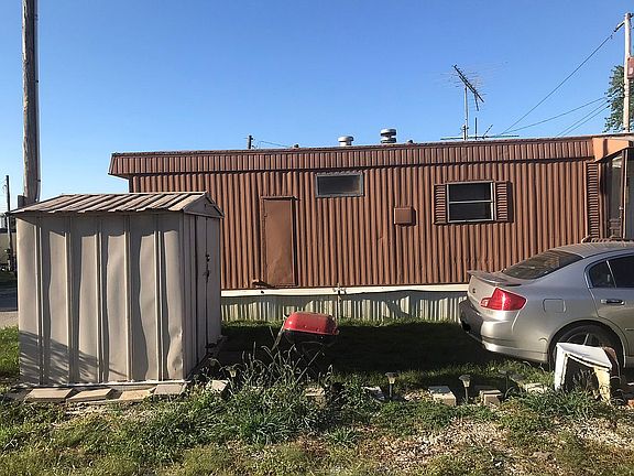 2nd image of 7240 107th St Trailer 19