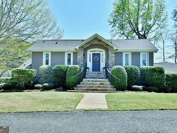 3rd image of 239 Robin Dr