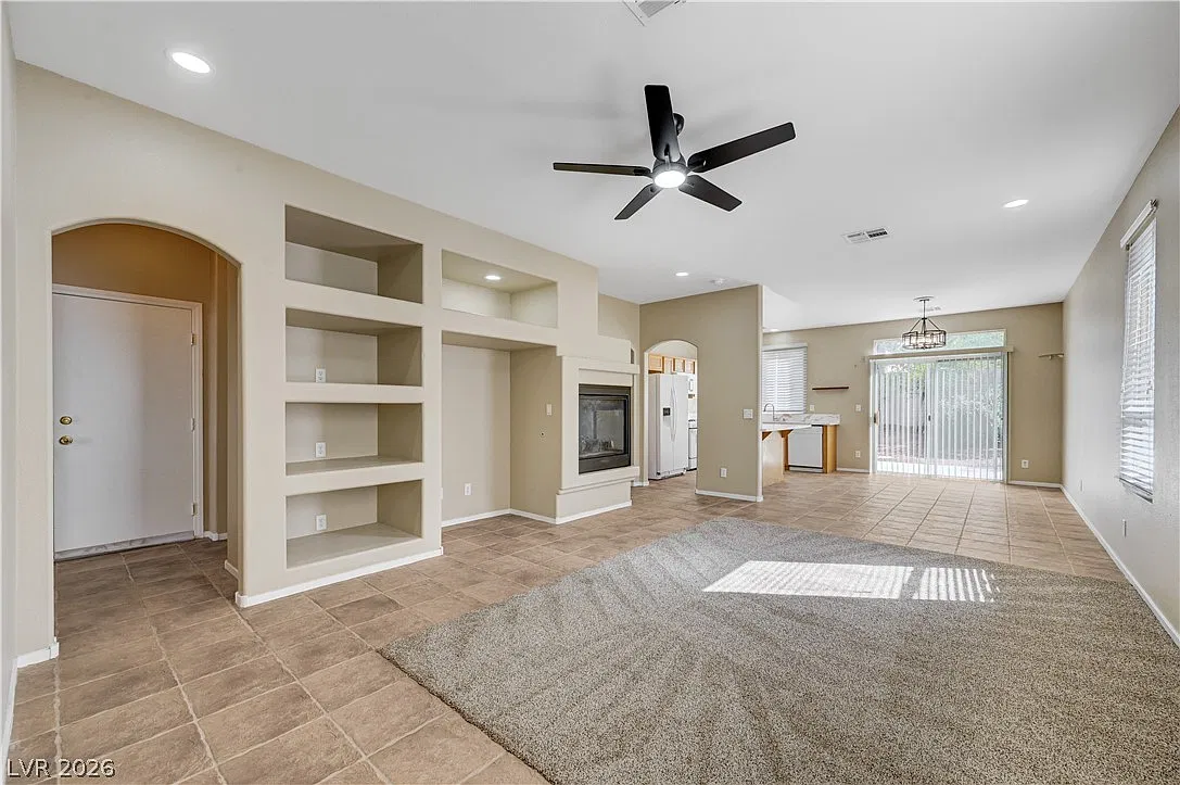 3 bed, 2.0 bath, 1504 sqft, $2,100 — Photo 3