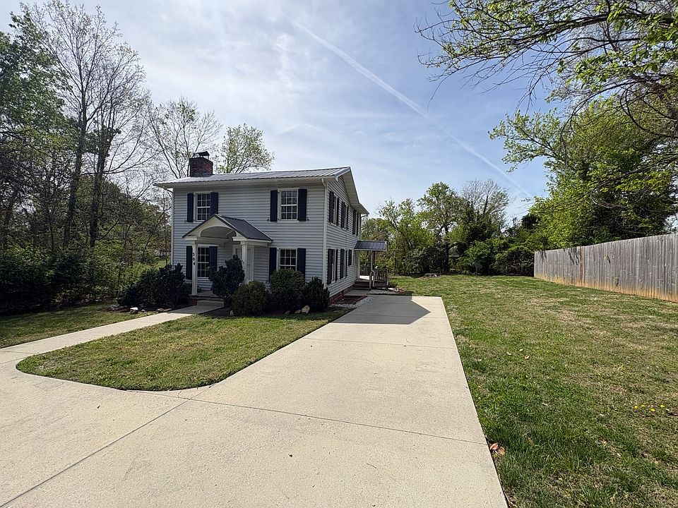 1st image of 304 E Main St