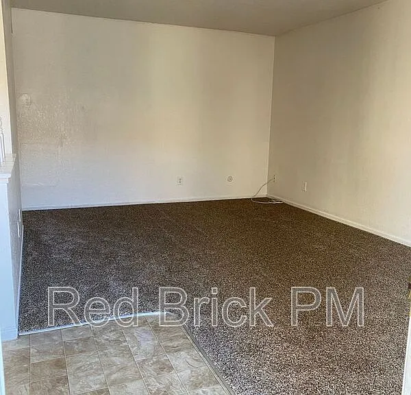 133 Kings Ave — Photo 2