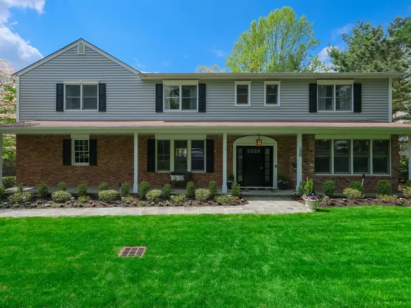 30 Bloomingdale Dr, Scarsdale, NY 10583
