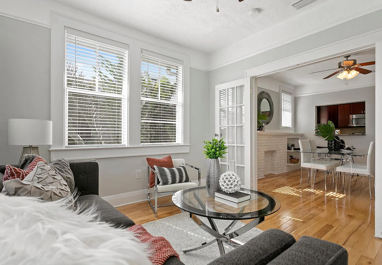 2 bed, 975 sqft, $2,200 — Photo 3
