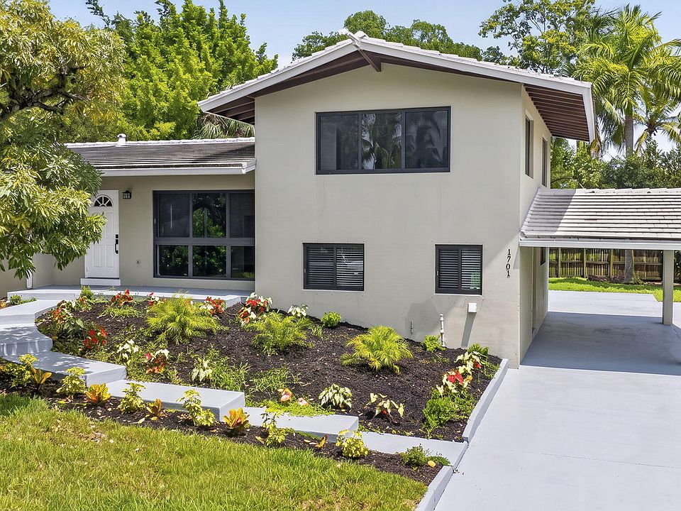 1st image of 1701 SW 4TH Court