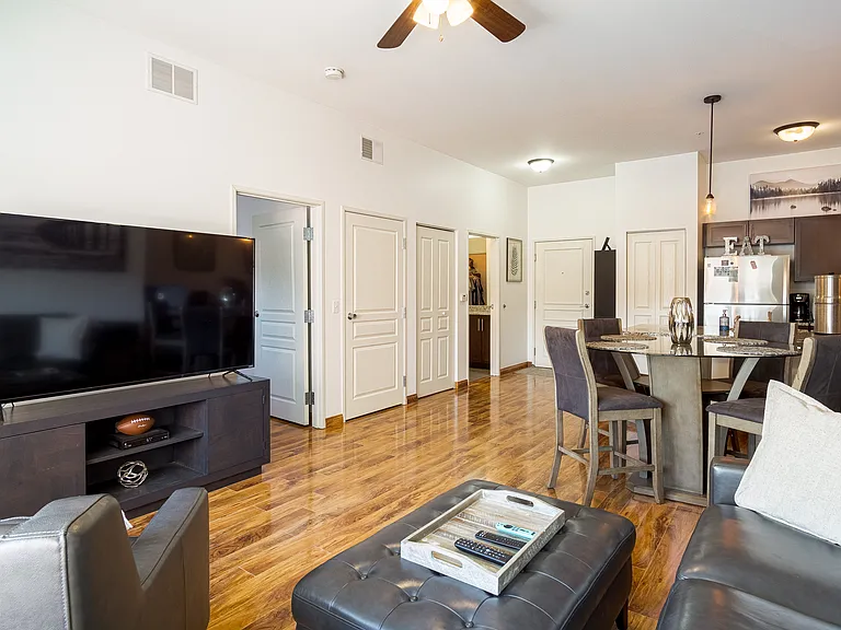 134 N Leroy St #306 — Photo 15