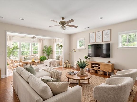4th image of 102 Crape Myrtle Dr