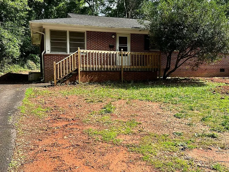 204 Pine Ln — Photo 8