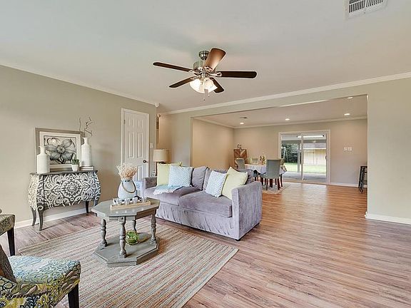 3rd image of 213 Charles Dr