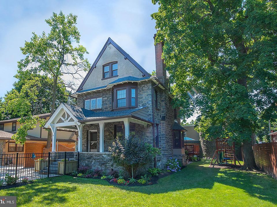 1st image of 5860 Woodbine Ave