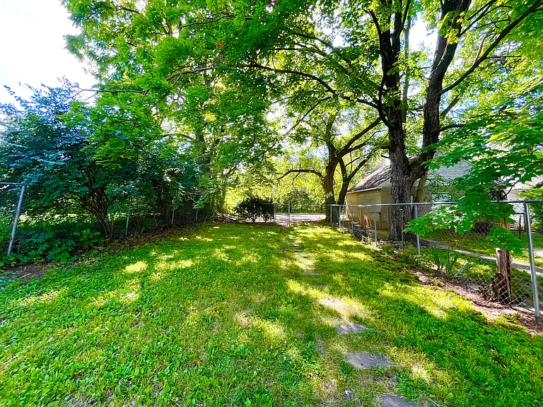 229 Medford St — Photo 35