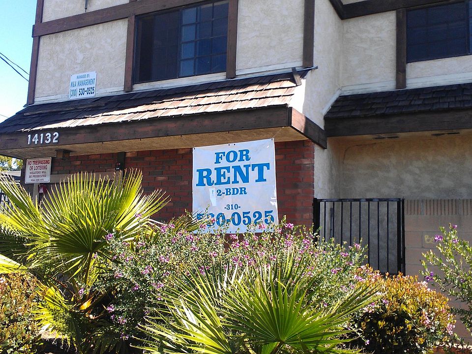 1st image of 14132 Prairie Ave APT 10