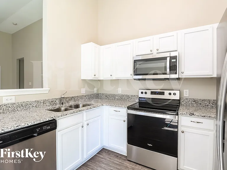 7307 Woodbourne Ln — Photo 9