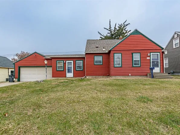 410 41st St NE, Cedar Rapids, IA 52402